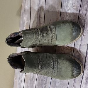 Earth origins boots